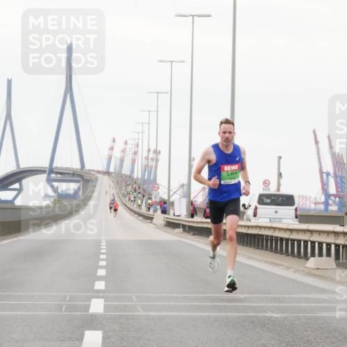 03.10.2025 - Köhlbrandbrückenlauf Matties Gatica Varas http://msf.ph/oto/9173943 03.10.2025 15:34:20 Position 3 12, 1, 7002, 3195 meine-sportfotos.de