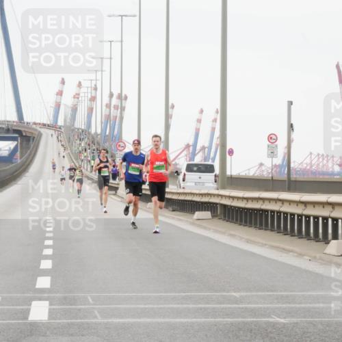 03.10.2025 - Köhlbrandbrückenlauf Matties Gatica Varas http://msf.ph/oto/9173951 03.10.2025 15:34:54 Position 3 12, 10 meine-sportfotos.de