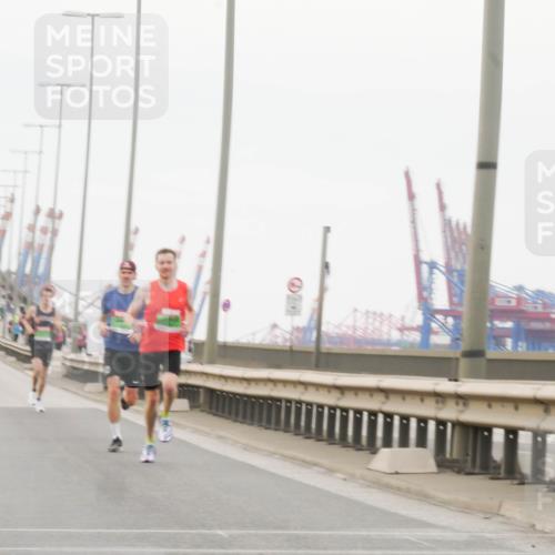 03.10.2025 - Köhlbrandbrückenlauf Matties Gatica Varas http://msf.ph/oto/9173957 03.10.2025 15:34:57 Position 3 10 meine-sportfotos.de