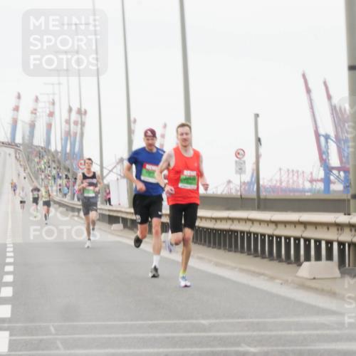 03.10.2025 - Köhlbrandbrückenlauf Matties Gatica Varas http://msf.ph/oto/9173959 03.10.2025 15:34:58 Position 3  meine-sportfotos.de
