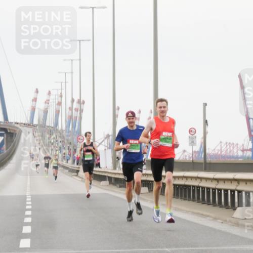03.10.2025 - Köhlbrandbrückenlauf Matties Gatica Varas http://msf.ph/oto/9173960 03.10.2025 15:34:58 Position 3  meine-sportfotos.de