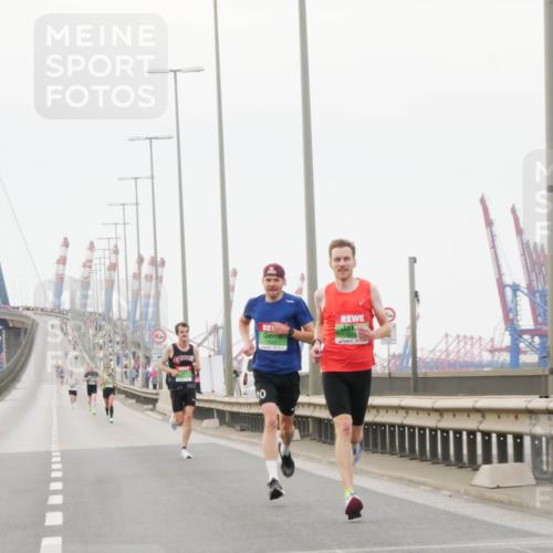 03.10.2025 - Köhlbrandbrückenlauf Matties Gatica Varas http://msf.ph/oto/9173961 03.10.2025 15:34:59 Position 3 12 meine-sportfotos.de