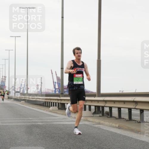 03.10.2025 - Köhlbrandbrückenlauf Matties Gatica Varas http://msf.ph/oto/9173968 03.10.2025 15:35:08 Position 3 720 meine-sportfotos.de