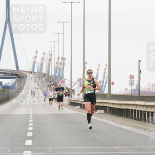 03.10.2025 - Köhlbrandbrückenlauf Matties Gatica Varas http://msf.ph/oto/9173973 03.10.2025 15:35:16 Position 3 2, 12, 1 meine-sportfotos.de