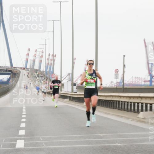 03.10.2025 - Köhlbrandbrückenlauf Matties Gatica Varas http://msf.ph/oto/9173976 03.10.2025 15:35:18 Position 3  meine-sportfotos.de