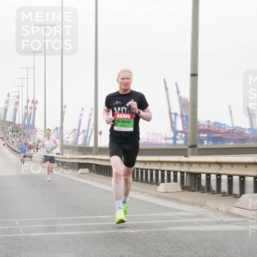 03.10.2025 - Köhlbrandbrückenlauf Matties Gatica Varas http://msf.ph/oto/9173984 03.10.2025 15:35:28 Position 3 7015 meine-sportfotos.de