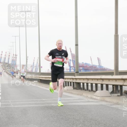 03.10.2025 - Köhlbrandbrückenlauf Matties Gatica Varas http://msf.ph/oto/9173985 03.10.2025 15:35:28 Position 3 7015 meine-sportfotos.de