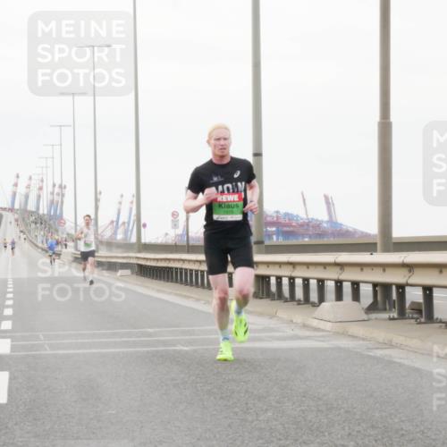 03.10.2025 - Köhlbrandbrückenlauf Matties Gatica Varas http://msf.ph/oto/9173986 03.10.2025 15:35:29 Position 3  meine-sportfotos.de