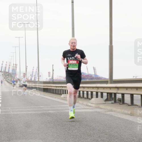 03.10.2025 - Köhlbrandbrückenlauf Matties Gatica Varas http://msf.ph/oto/9173987 03.10.2025 15:35:29 Position 3 7015 meine-sportfotos.de