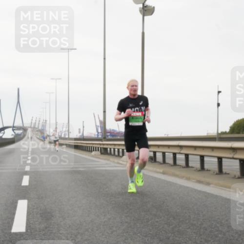03.10.2025 - Köhlbrandbrückenlauf Matties Gatica Varas http://msf.ph/oto/9173989 03.10.2025 15:35:30 Position 3  meine-sportfotos.de