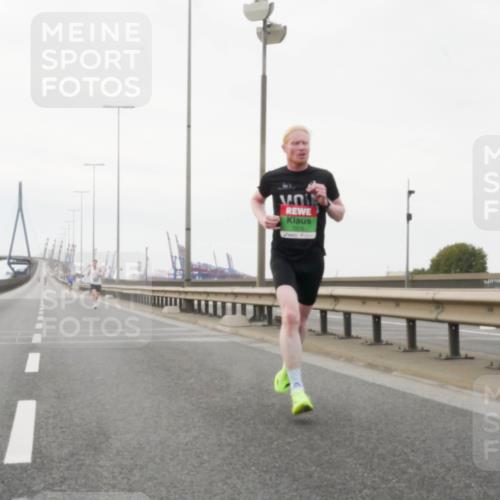03.10.2025 - Köhlbrandbrückenlauf Matties Gatica Varas http://msf.ph/oto/9173990 03.10.2025 15:35:31 Position 3  meine-sportfotos.de