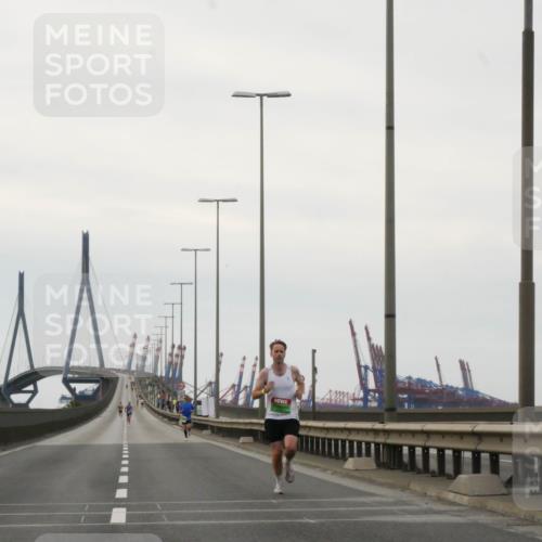 03.10.2025 - Köhlbrandbrückenlauf Matties Gatica Varas http://msf.ph/oto/9173991 03.10.2025 15:35:35 Position 3  meine-sportfotos.de