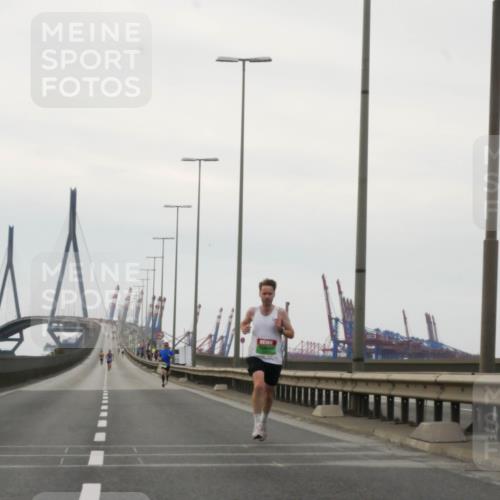 03.10.2025 - Köhlbrandbrückenlauf Matties Gatica Varas http://msf.ph/oto/9173992 03.10.2025 15:35:35 Position 3  meine-sportfotos.de