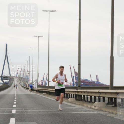 03.10.2025 - Köhlbrandbrückenlauf Matties Gatica Varas http://msf.ph/oto/9173993 03.10.2025 15:35:36 Position 3  meine-sportfotos.de