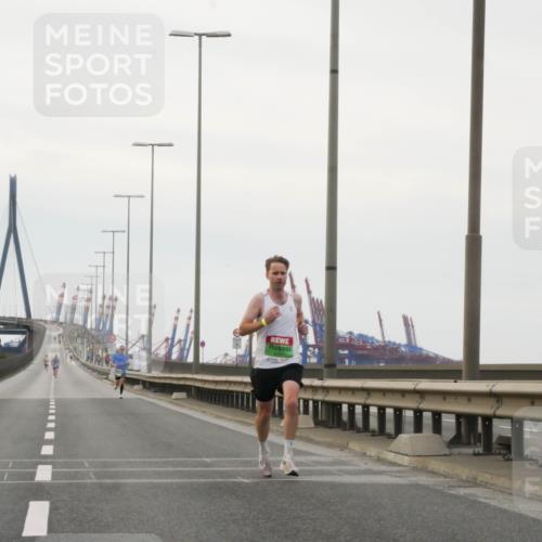 03.10.2025 - Köhlbrandbrückenlauf Matties Gatica Varas http://msf.ph/oto/9173994 03.10.2025 15:35:36 Position 3  meine-sportfotos.de