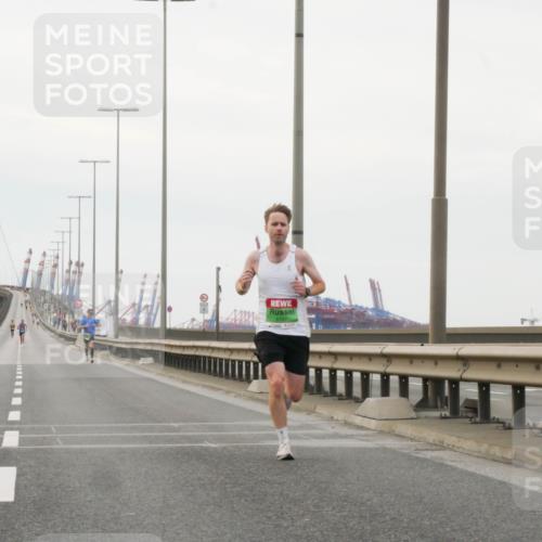 03.10.2025 - Köhlbrandbrückenlauf Matties Gatica Varas http://msf.ph/oto/9173995 03.10.2025 15:35:37 Position 3 8787 meine-sportfotos.de