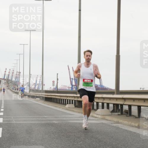 03.10.2025 - Köhlbrandbrückenlauf Matties Gatica Varas http://msf.ph/oto/9173996 03.10.2025 15:35:37 Position 3 8787 meine-sportfotos.de