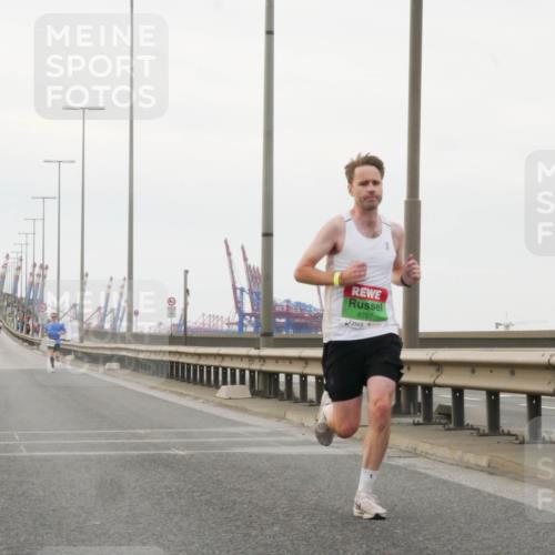 03.10.2025 - Köhlbrandbrückenlauf Matties Gatica Varas http://msf.ph/oto/9173997 03.10.2025 15:35:38 Position 3 8787 meine-sportfotos.de