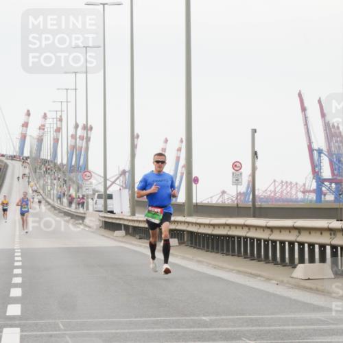 03.10.2025 - Köhlbrandbrückenlauf Matties Gatica Varas http://msf.ph/oto/9174001 03.10.2025 15:35:44 Position 3  meine-sportfotos.de