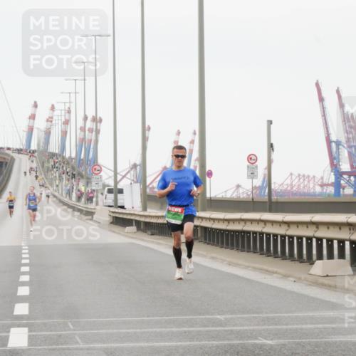 03.10.2025 - Köhlbrandbrückenlauf Matties Gatica Varas http://msf.ph/oto/9174002 03.10.2025 15:35:44 Position 3  meine-sportfotos.de
