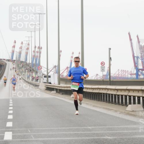 03.10.2025 - Köhlbrandbrückenlauf Matties Gatica Varas http://msf.ph/oto/9174003 03.10.2025 15:35:45 Position 3 12, 12, 1 meine-sportfotos.de