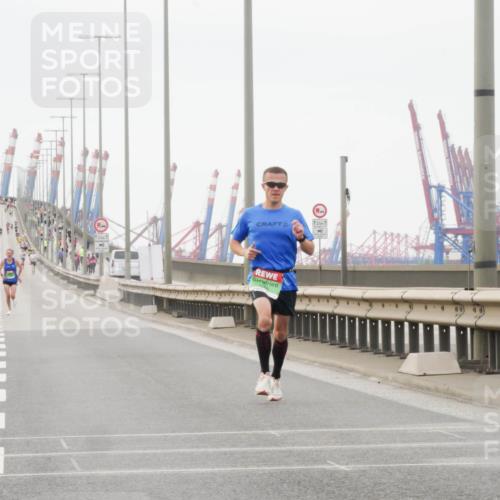 03.10.2025 - Köhlbrandbrückenlauf Matties Gatica Varas http://msf.ph/oto/9174005 03.10.2025 15:35:46 Position 3 12, 1, 12, 1 meine-sportfotos.de
