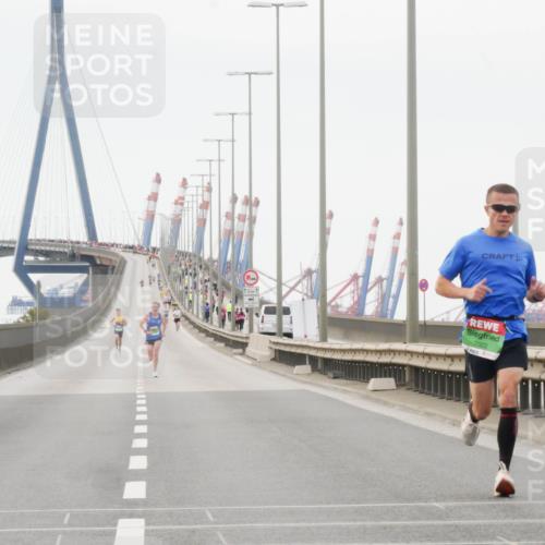 03.10.2025 - Köhlbrandbrückenlauf Matties Gatica Varas http://msf.ph/oto/9174007 03.10.2025 15:35:47 Position 3 12, 7022 meine-sportfotos.de