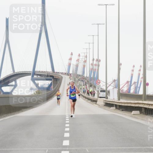 03.10.2025 - Köhlbrandbrückenlauf Matties Gatica Varas http://msf.ph/oto/9174010 03.10.2025 15:35:55 Position 3 12, 1 meine-sportfotos.de