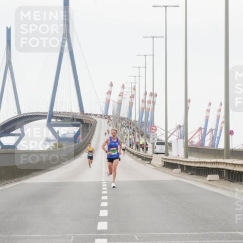 03.10.2025 - Köhlbrandbrückenlauf Matties Gatica Varas http://msf.ph/oto/9174011 03.10.2025 15:35:56 Position 3 12, 1 meine-sportfotos.de