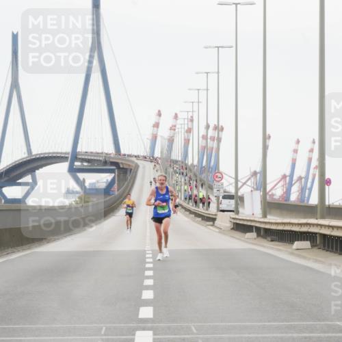 03.10.2025 - Köhlbrandbrückenlauf Matties Gatica Varas http://msf.ph/oto/9174012 03.10.2025 15:35:56 Position 3  meine-sportfotos.de