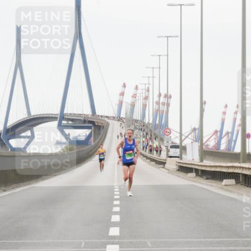 03.10.2025 - Köhlbrandbrückenlauf Matties Gatica Varas http://msf.ph/oto/9174014 03.10.2025 15:35:57 Position 3  meine-sportfotos.de