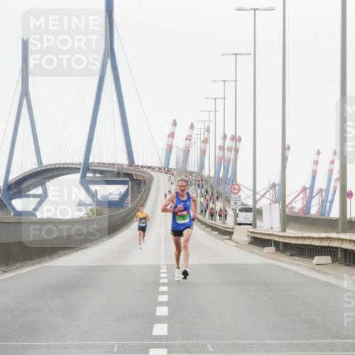 03.10.2025 - Köhlbrandbrückenlauf Matties Gatica Varas http://msf.ph/oto/9174015 03.10.2025 15:35:58 Position 3 12, 1, 12, 1 meine-sportfotos.de