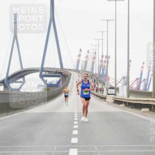 03.10.2025 - Köhlbrandbrückenlauf Matties Gatica Varas http://msf.ph/oto/9174017 03.10.2025 15:35:59 Position 3  meine-sportfotos.de