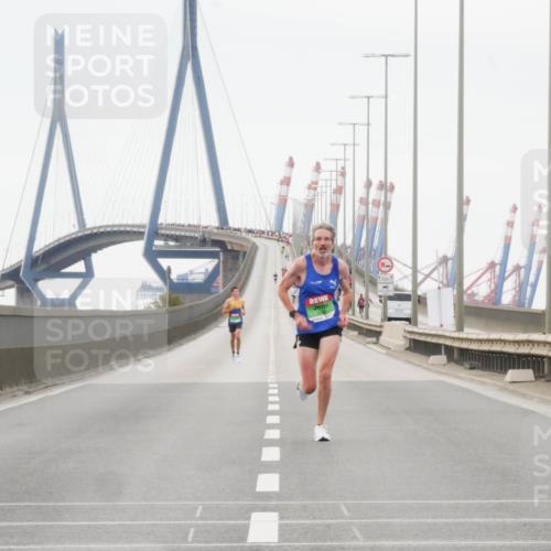 03.10.2025 - Köhlbrandbrückenlauf Matties Gatica Varas http://msf.ph/oto/9174021 03.10.2025 15:36:01 Position 3 12, 1, 12, 1 meine-sportfotos.de