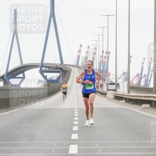 03.10.2025 - Köhlbrandbrückenlauf Matties Gatica Varas http://msf.ph/oto/9174022 03.10.2025 15:36:01 Position 3  meine-sportfotos.de
