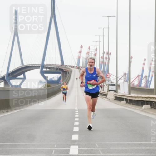 03.10.2025 - Köhlbrandbrückenlauf Matties Gatica Varas http://msf.ph/oto/9174023 03.10.2025 15:36:02 Position 3  meine-sportfotos.de