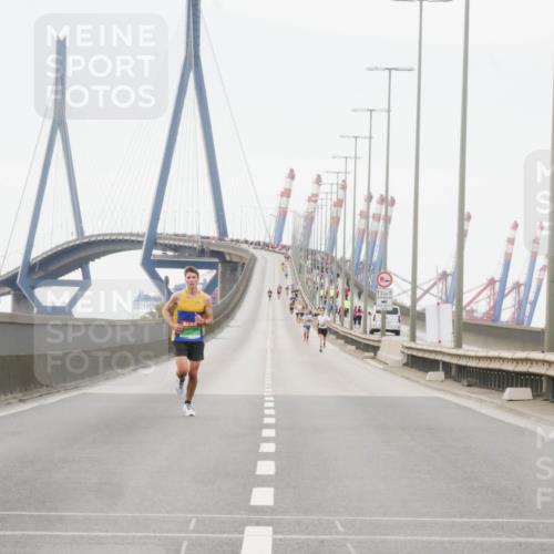03.10.2025 - Köhlbrandbrückenlauf Matties Gatica Varas http://msf.ph/oto/9174024 03.10.2025 15:36:13 Position 3  meine-sportfotos.de