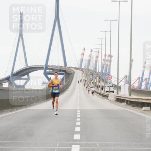 03.10.2025 - Köhlbrandbrückenlauf Matties Gatica Varas http://msf.ph/oto/9174025 03.10.2025 15:36:13 Position 3 12 meine-sportfotos.de