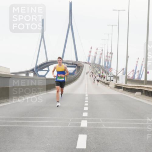 03.10.2025 - Köhlbrandbrückenlauf Matties Gatica Varas http://msf.ph/oto/9174033 03.10.2025 15:36:17 Position 3  meine-sportfotos.de