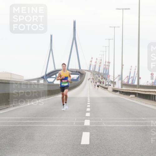 03.10.2025 - Köhlbrandbrückenlauf Matties Gatica Varas http://msf.ph/oto/9174034 03.10.2025 15:36:18 Position 3  meine-sportfotos.de