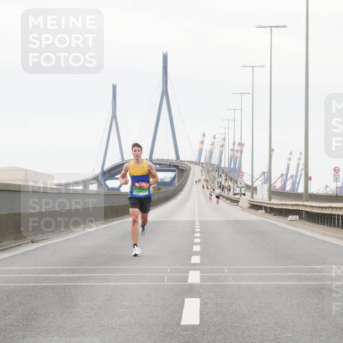03.10.2025 - Köhlbrandbrückenlauf Matties Gatica Varas http://msf.ph/oto/9174035 03.10.2025 15:36:19 Position 3  meine-sportfotos.de
