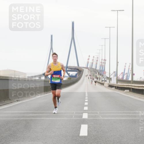 03.10.2025 - Köhlbrandbrückenlauf Matties Gatica Varas http://msf.ph/oto/9174038 03.10.2025 15:36:20 Position 3  meine-sportfotos.de