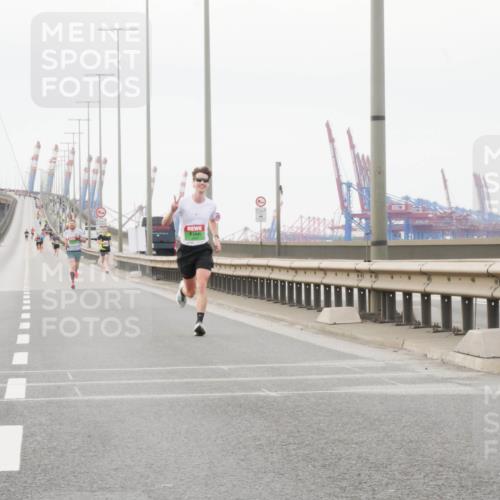 03.10.2025 - Köhlbrandbrückenlauf Matties Gatica Varas http://msf.ph/oto/9174043 03.10.2025 15:36:49 Position 3  meine-sportfotos.de