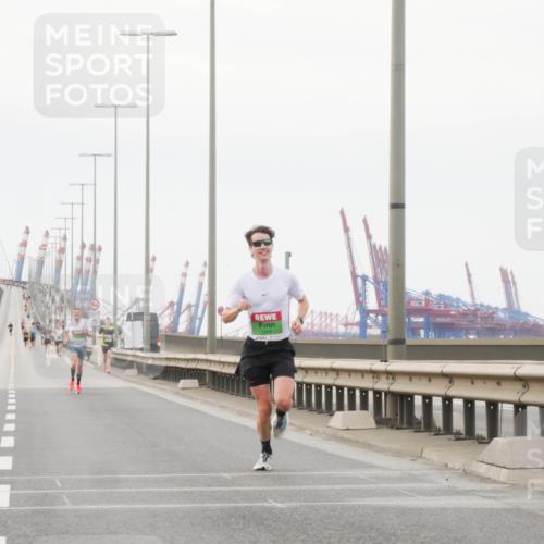 03.10.2025 - Köhlbrandbrückenlauf Matties Gatica Varas http://msf.ph/oto/9174047 03.10.2025 15:36:51 Position 3  meine-sportfotos.de