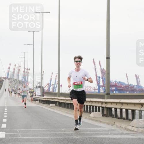 03.10.2025 - Köhlbrandbrückenlauf Matties Gatica Varas http://msf.ph/oto/9174048 03.10.2025 15:36:51 Position 3 7009 meine-sportfotos.de