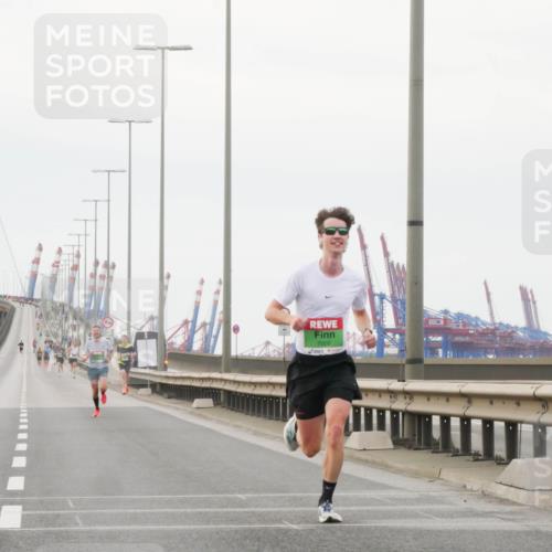 03.10.2025 - Köhlbrandbrückenlauf Matties Gatica Varas http://msf.ph/oto/9174049 03.10.2025 15:36:52 Position 3 7009 meine-sportfotos.de