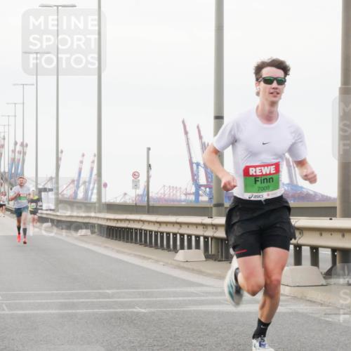 03.10.2025 - Köhlbrandbrückenlauf Matties Gatica Varas http://msf.ph/oto/9174052 03.10.2025 15:36:53 Position 3 7009 meine-sportfotos.de