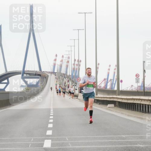 03.10.2025 - Köhlbrandbrückenlauf Matties Gatica Varas http://msf.ph/oto/9174053 03.10.2025 15:36:57 Position 3 12, 1 meine-sportfotos.de