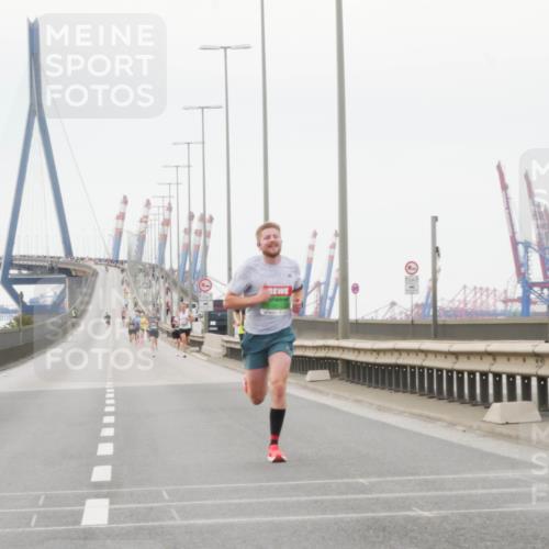 03.10.2025 - Köhlbrandbrückenlauf Matties Gatica Varas http://msf.ph/oto/9174056 03.10.2025 15:36:59 Position 3 12, 1 meine-sportfotos.de