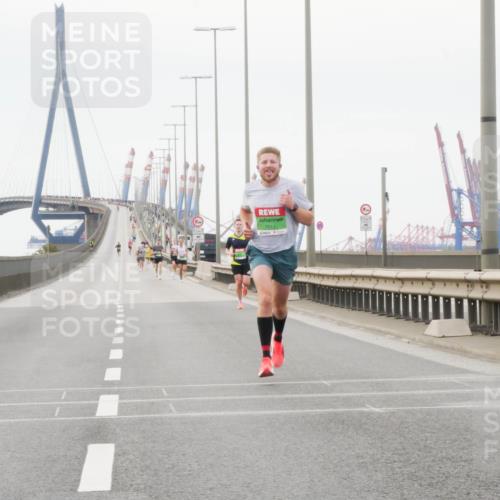 03.10.2025 - Köhlbrandbrückenlauf Matties Gatica Varas http://msf.ph/oto/9174058 03.10.2025 15:37:00 Position 3 2, 7011 meine-sportfotos.de